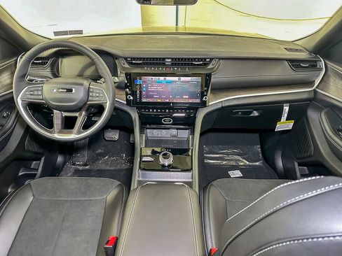 New 2026 Jeep Grand Cherokee L 4WD image 28