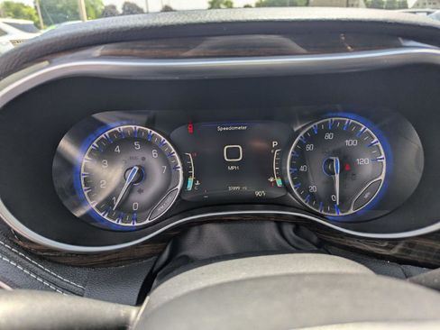 Used 2024 Chrysler Pacifica Limited FWD image 14