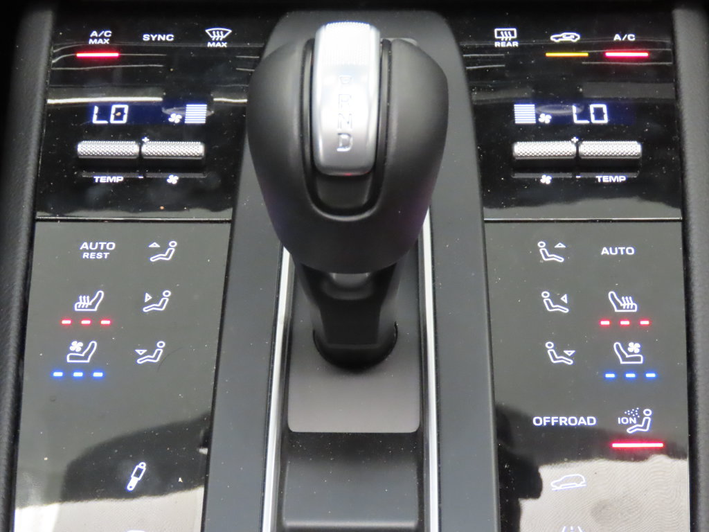 Certified 2026 Porsche Macan GTS AWD/4WD image 27