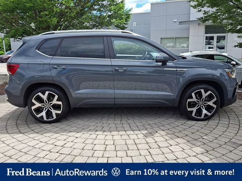 Certified 2022 Volkswagen Taos SEL AWD/4WD image 9