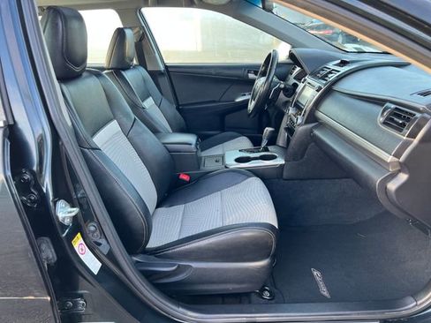 Used 2012 Toyota Camry L image 10