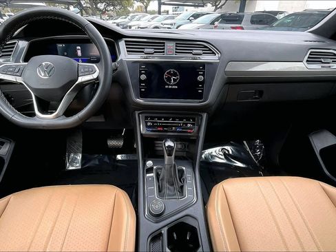 Certified 2022 Volkswagen Tiguan SE image 16