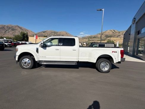 Used 2022 Ford F450 Lariat w/ Lariat Ultimate Package AWD/4WD image 2