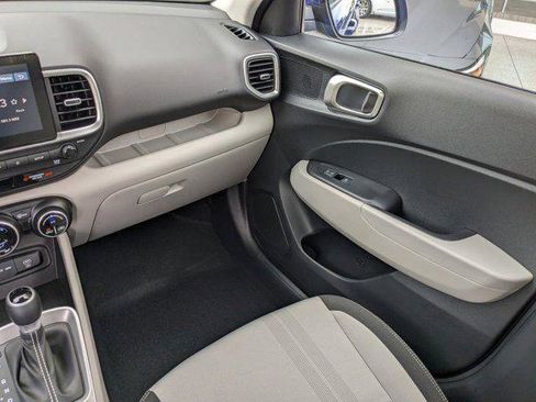 New 2025 Hyundai Venue SEL image 11