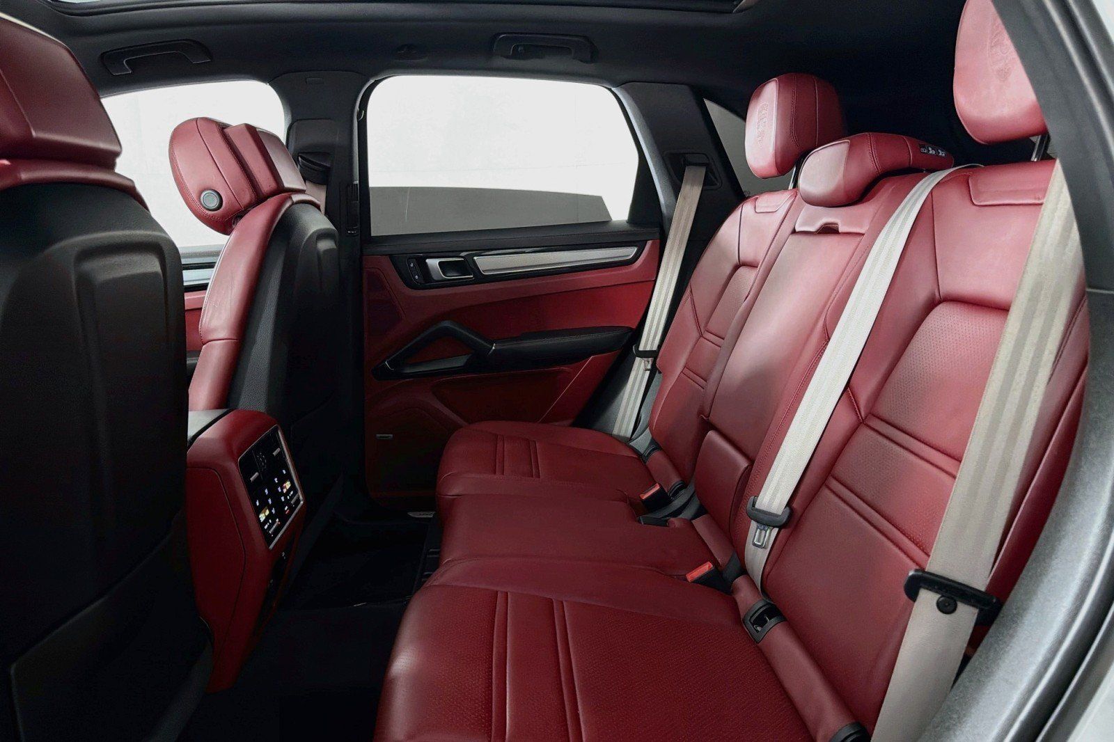 Used 2023 Porsche Cayenne Platinum Edition AWD/4WD image 8