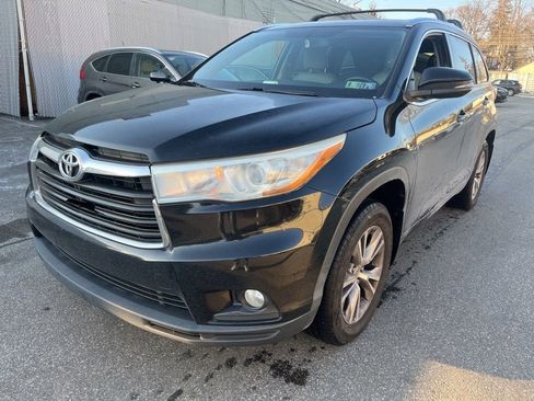 Used 2015 Toyota Highlander XLE image 2
