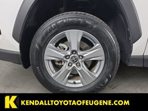 Used 2025 Toyota RAV4 XLE AWD/4WD image 9