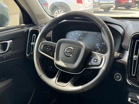 Used 2021 Volvo XC40 T5 Momentum image 13