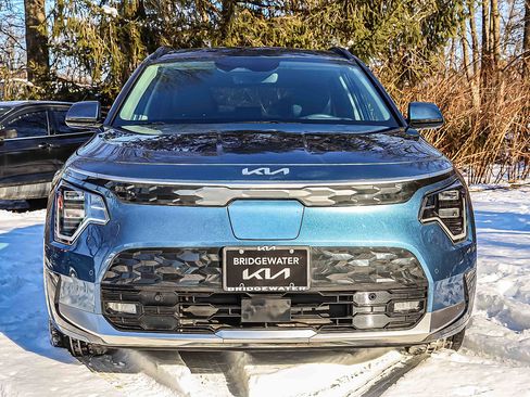 Certified 2023 Kia Niro Wave w/ Wave Preserve Package image 2