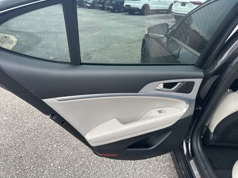 Used 2023 Genesis G70 2.0T w/ Sport Prestige Package image 10