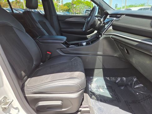 Certified 2023 Jeep Grand Cherokee Altitude RWD image 10