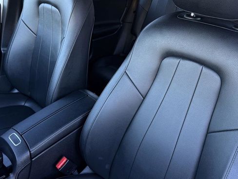 Used 2022 Mercedes-Benz EQB 300 4MATIC image 16