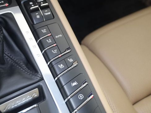 Used 2020 Porsche Macan AWD/4WD image 30