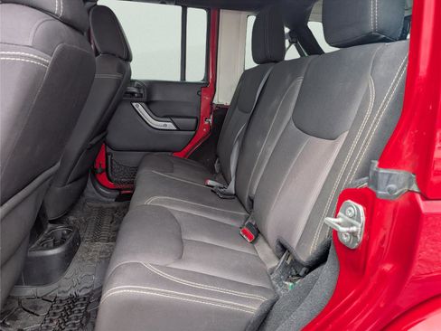 Used 2014 Jeep Wrangler Unlimited Sahara w/ Dual Top Group AWD/4WD image 29