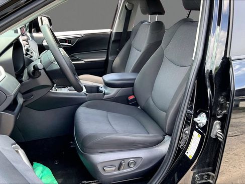 Used 2025 Toyota RAV4 XLE AWD/4WD image 20