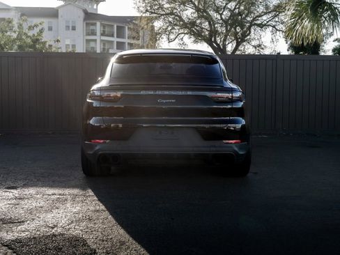Used 2022 Porsche Cayenne Coupe image 5