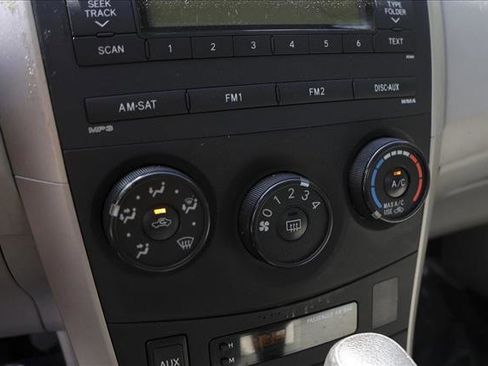 Used 2010 Toyota Corolla LE FWD image 17