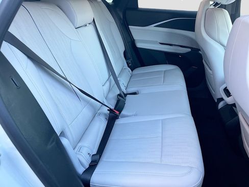 Used 2025 Cadillac Lyriq Luxury AWD/4WD image 28