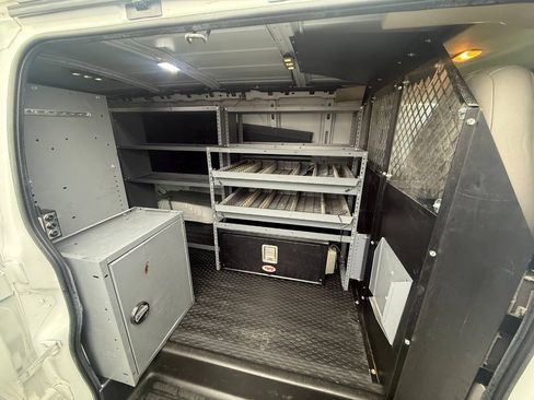 Used 2015 Chevrolet Express 2500 RWD image 11