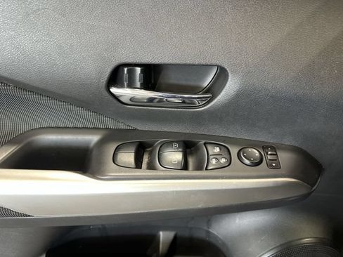Used 2019 Nissan Kicks SV FWD image 19