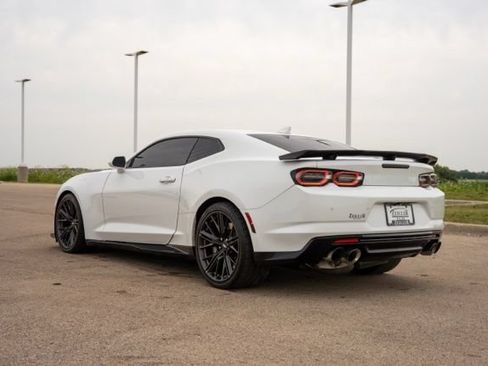 Used 2019 Chevrolet Camaro ZL1 RWD image 3