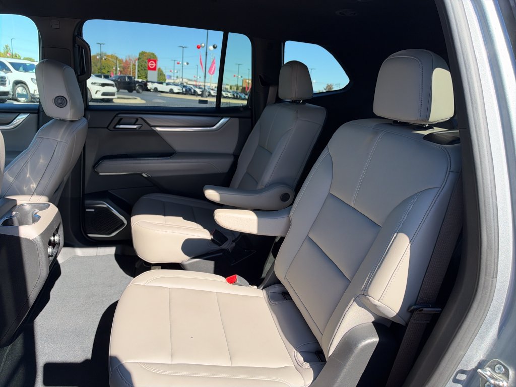Used 2026 GMC Acadia Elevation w/ Elevation Premium Package FWD image 14