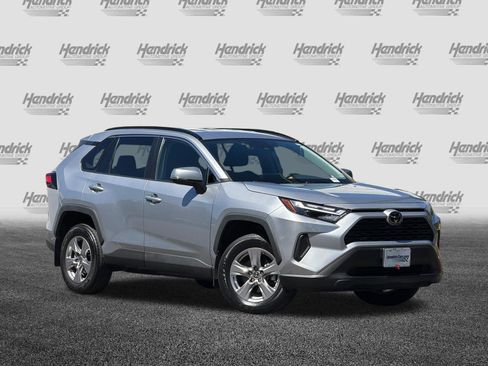 Used 2022 Toyota RAV4 XLE FWD image 2
