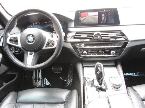 Used 2020 BMW M550i xDrive M550i xDrive w/ Premium Package image 17