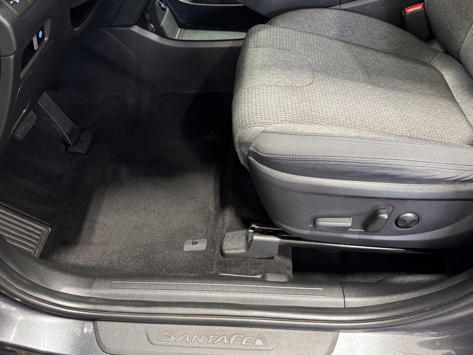 Used 2023 Hyundai Santa Fe SEL FWD image 18