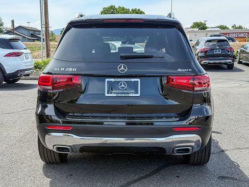 Used 2022 Mercedes-Benz GLB 250 4MATIC w/ Premium Package Lite image 8