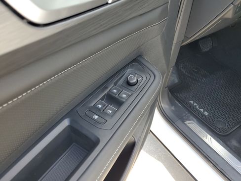 New 2026 Volkswagen Atlas Cross Sport SE image 14