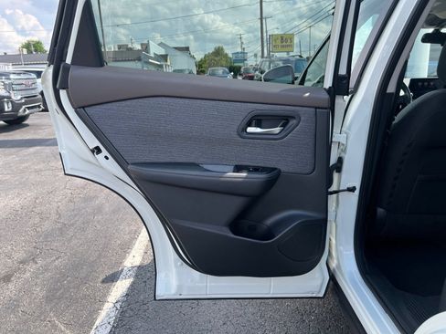 Used 2022 Nissan Rogue SV AWD/4WD image 25