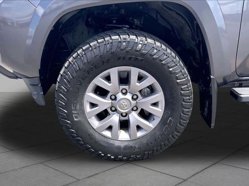 Used 2019 Toyota Tacoma SR5 RWD image 11