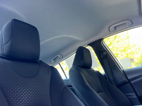 Used 2022 Toyota Prius LE FWD image 17