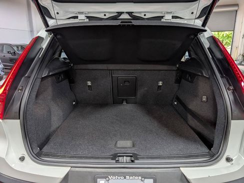 Used 2019 Volvo XC40 T5 Momentum AWD/4WD image 13