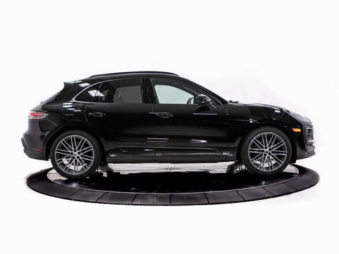 Certified 2025 Porsche Macan image 8