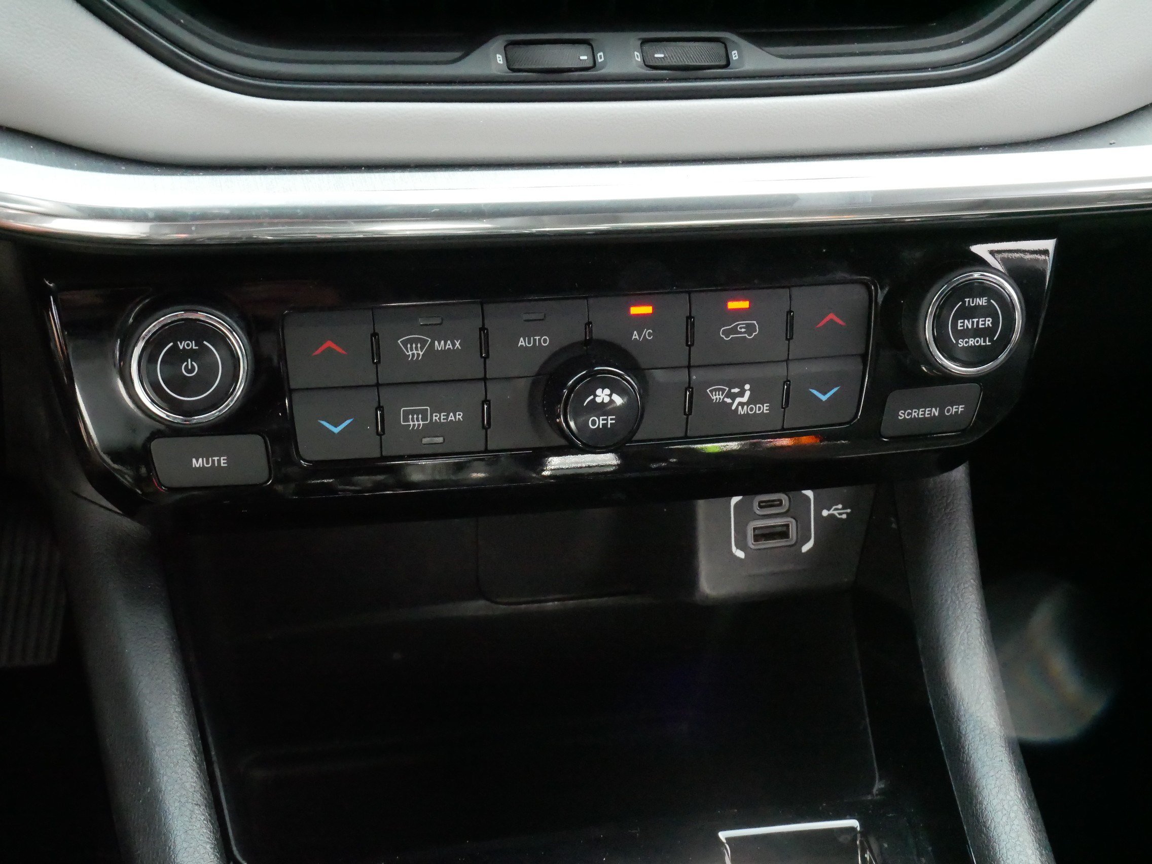 Used 2024 Jeep Compass Limited AWD/4WD image 23