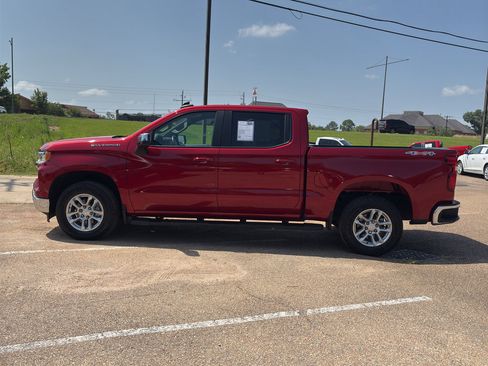 Used 2024 Chevrolet Silverado 1500 LT AWD/4WD image 8