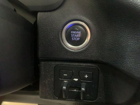 Used 2022 Toyota Tundra SR5 w/ SR5 Convenience Package AWD/4WD image 24