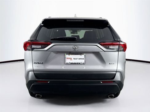 Used 2020 Toyota RAV4 XLE w/ Convenience Package FWD image 10
