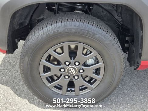 Used 2025 Toyota 4Runner SR5 AWD/4WD image 17