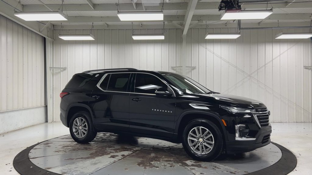Used 2022 Chevrolet Traverse LT FWD image 2