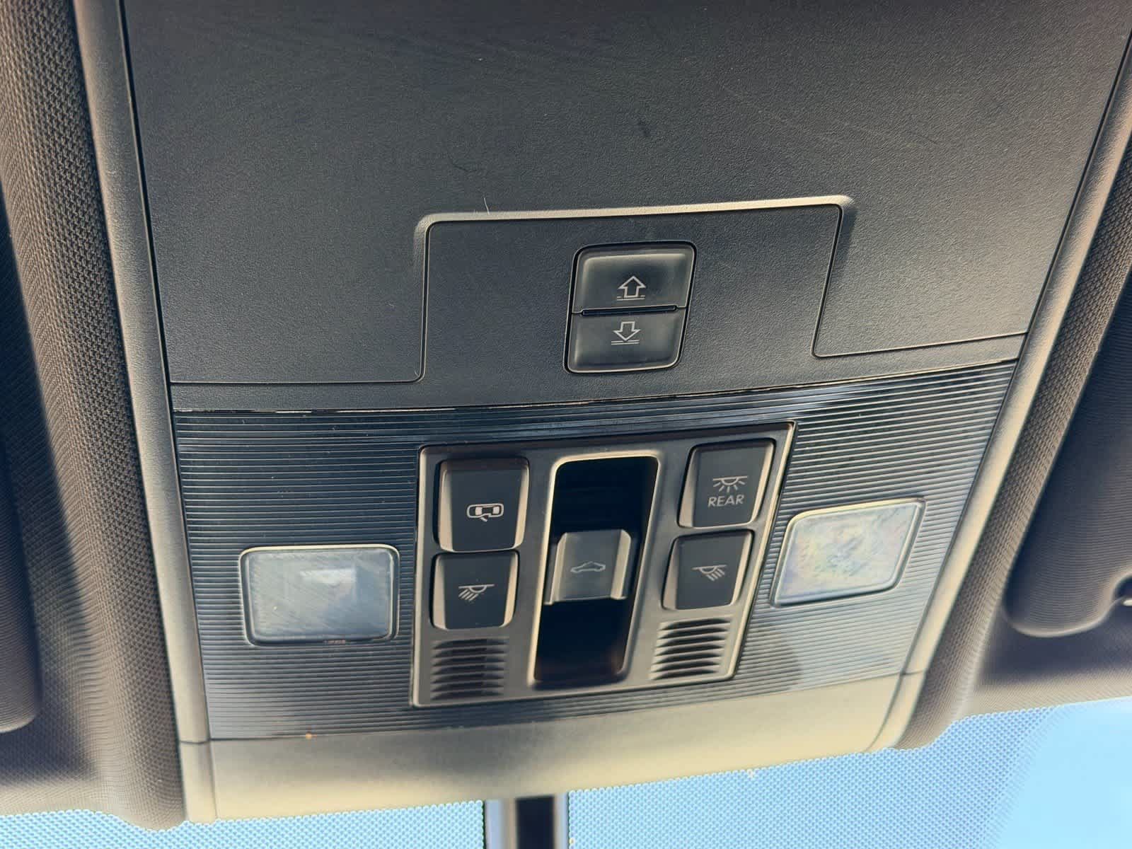 Used 2021 Volkswagen Atlas Cross Sport SE w/ Panoramic Sunroof Package FWD image 29