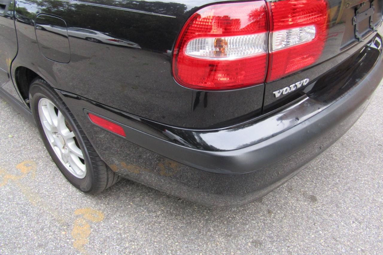 Used 2002 Volvo V40 FWD image 4
