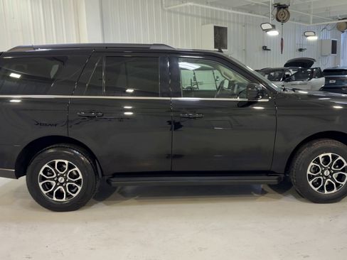 Used 2024 Ford Expedition XLT RWD image 2