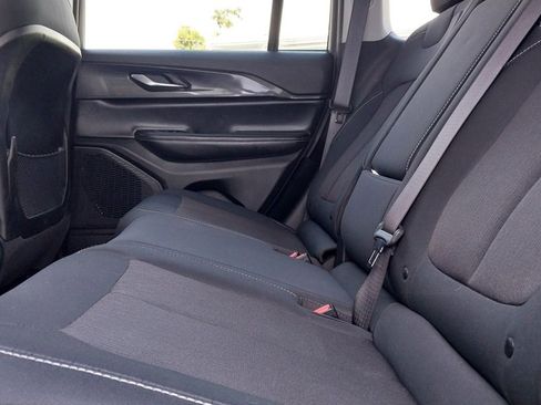 Certified 2023 Jeep Grand Cherokee Laredo image 15