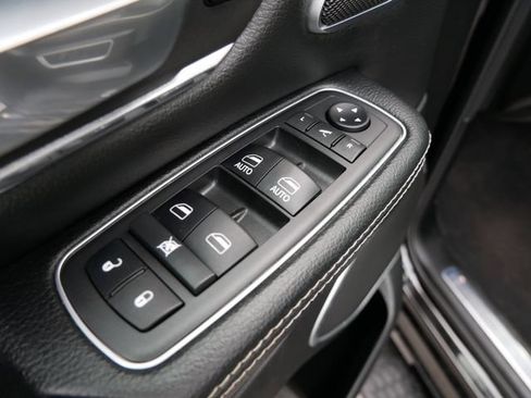 Used 2019 RAM 1500 Laramie AWD/4WD image 19