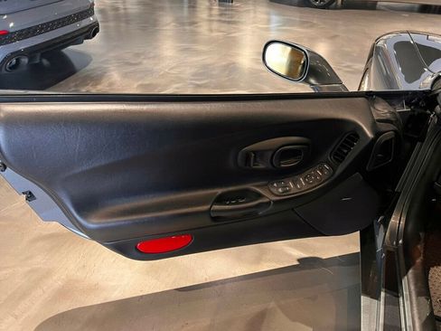 Used 2004 Chevrolet Corvette Convertible w/ Preferred Equipment Group image 9