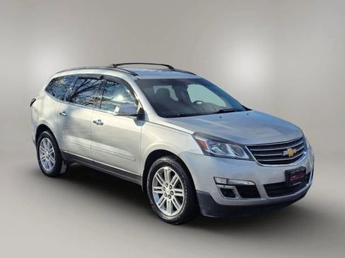 Used 2015 Chevrolet Traverse LT w/ Style and Technology Package image 3