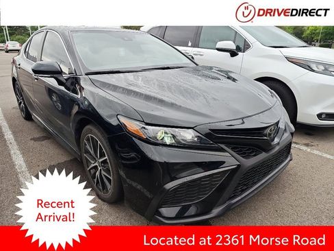 Used 2023 Toyota Camry SE w/ Cold Weather Package FWD image 1